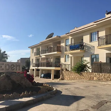 Eden Apartment *